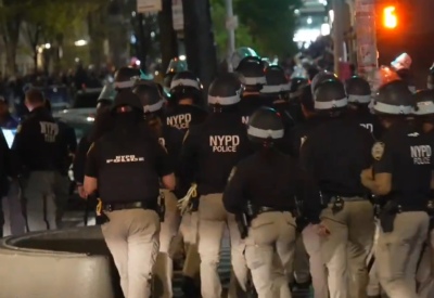 Un gran número de policías de la Ciudad de Nueva York entraron al campus de la Universidad de Columbia