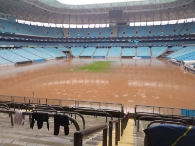 Afectado por las inundaciones, el estadio de Gremio de Porto Alegre fue invadido y saqueado