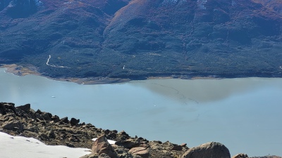 Alerta en Santa Cruz: crece la preocupación por una mancha de hidrocarburos de 19 km de largo cerca del Perito Moreno