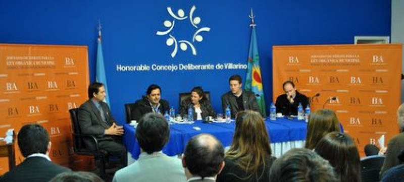 Álvarez Rodríguez hablò sobre la ley orgánica de las municipalidades 