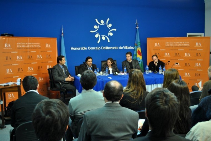 Álvarez Rodríguez hablò sobre la ley orgánica de las municipalidades 