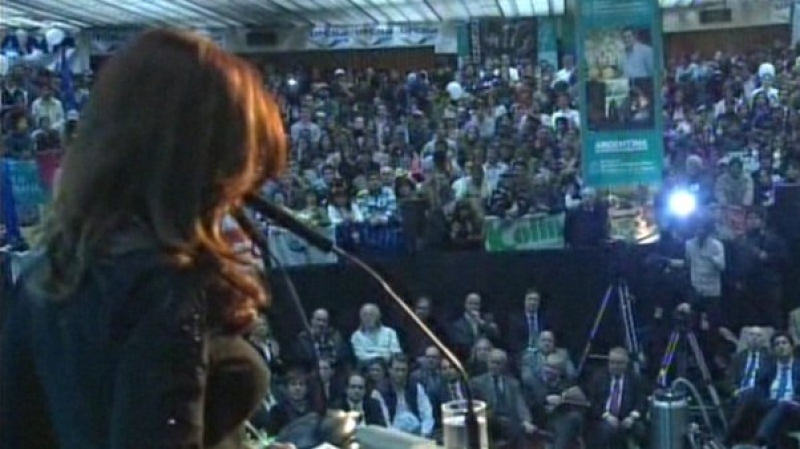 Apoyo de Cristina Fernández al sector apícola del distrito 