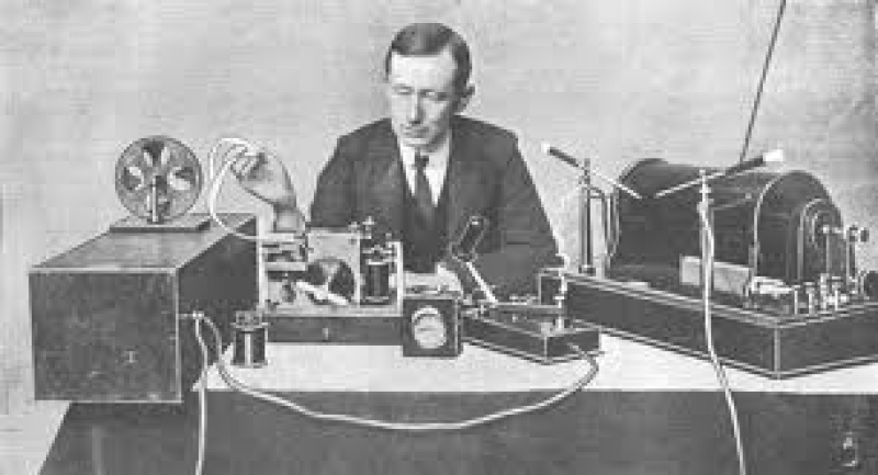 Un 13 de Julio de 1898,Guglielmo Marconi patentaba la radio.