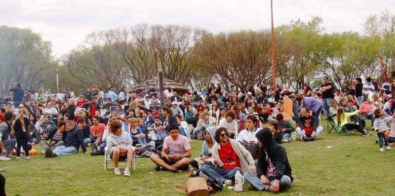 Primavera en Puan - "Los Tipitos" actuaron en la laguna