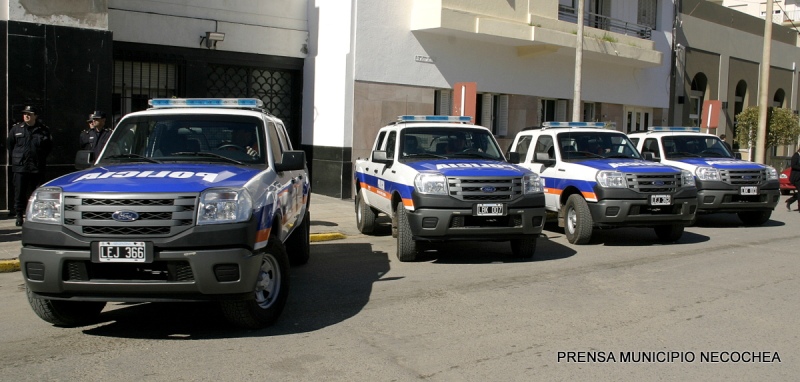 Necochea - Horacio Tellechea y el ministro Ricardo Casal presentaron siete nuevos patrulleros policiales 