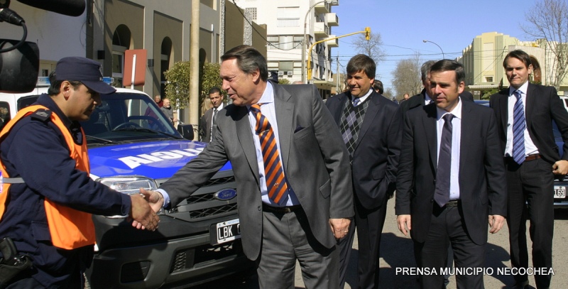 Necochea - Horacio Tellechea y el ministro Ricardo Casal presentaron siete nuevos patrulleros policiales 