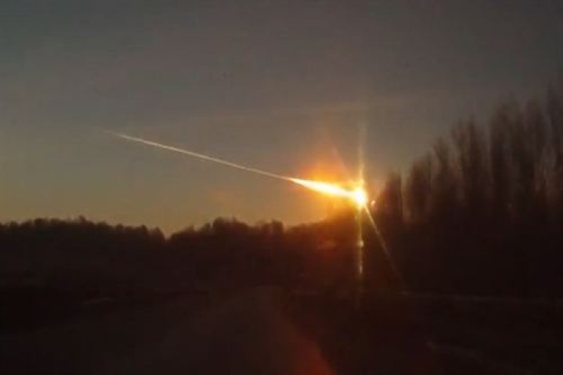 En Moscù un meteorito dejò un saldo de 500 heridos y graves destrozos materiales