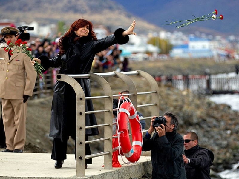 Malvinas - El acto protocolar se hace en Puerto Madryn con la Presidenta Cristina como ùnica oradora
