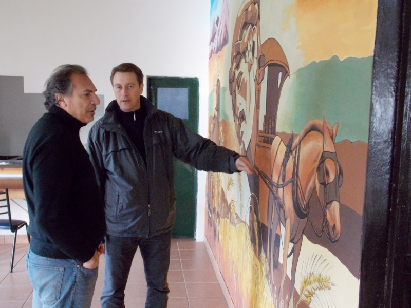 Saldungaray - Inauguraron un importante mural en el "Hogar Agrícola Santa Inés"