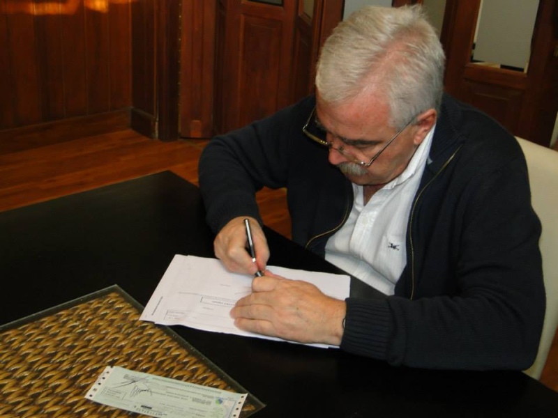 Pigué - El Intendente Municipal, Alejandro Hugo Corvatta, le entregó un subsidio por $ 50.000 al Jardín de Infantes nº 901