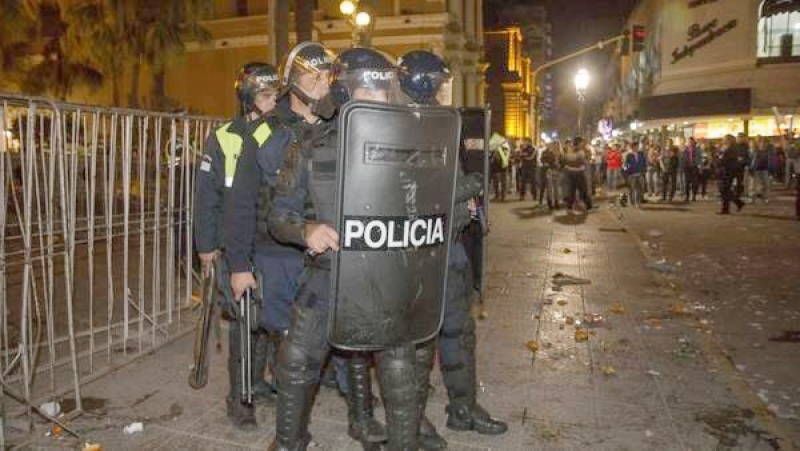 Tucumán - Violenta represión a los manifestantes que protestaban por el fraude