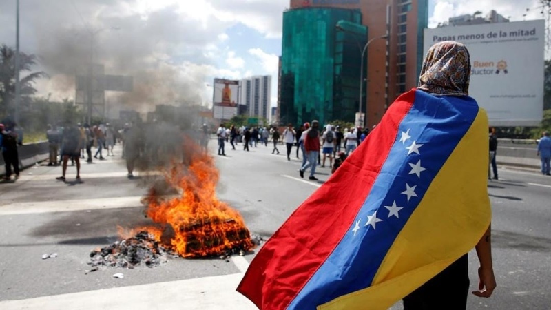 Venezuela despliega tropas, aviones y tanques ante "amenaza" de Trump