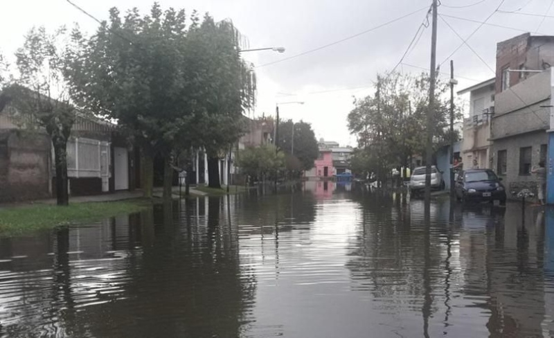 Por el temporal y desborde de ríos, hay cientos de evacuados en 15 distritos bonaerenses