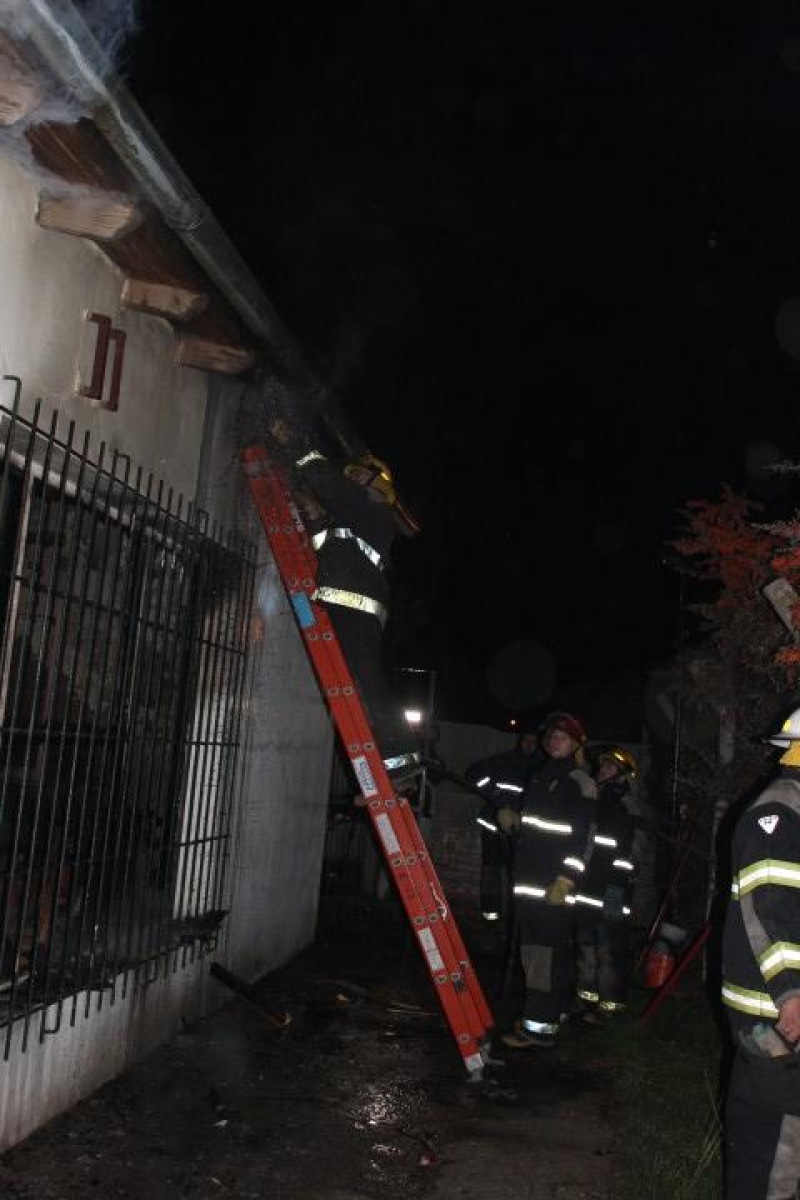 Tornquist - Un feroz incendio devoró las instalaciones del SUM del Barrio Sur