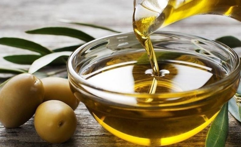 Prohíben la venta de un aceite de oliva que se vende en Bahía por estar adulterado