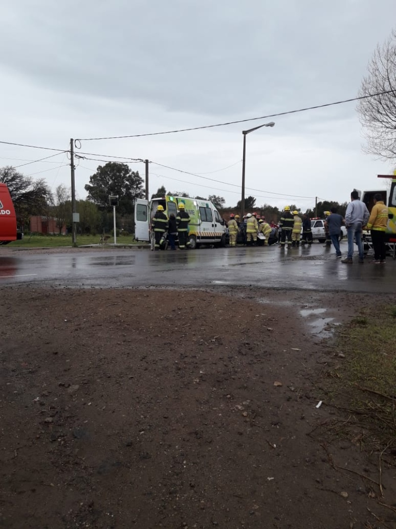 Saldungaray - Accidente vehicular en la Avenida Corrales