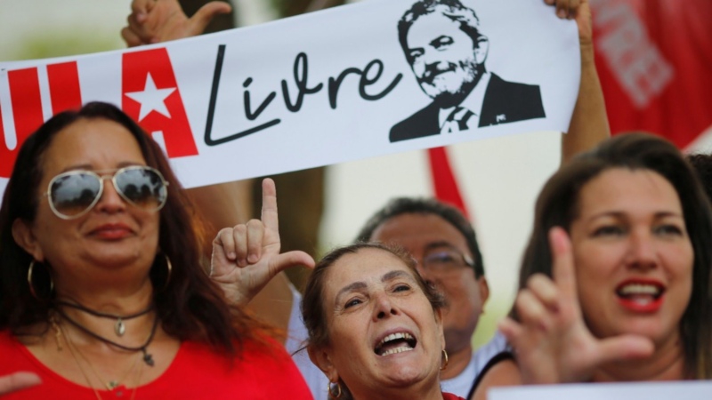 Por unanimidad, reducen la condena a Lula y habilitan su prisión domiciliaria