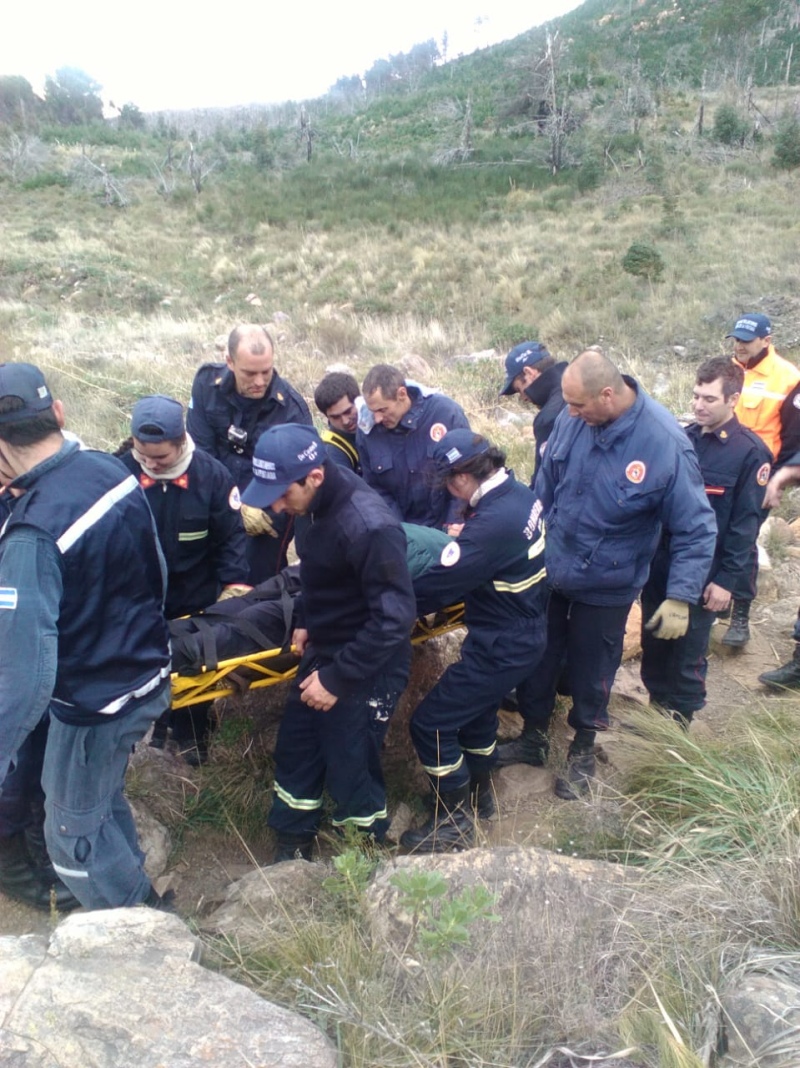 Cerro Ventana - Los Bomberos intervinieron en un descenso en camilla