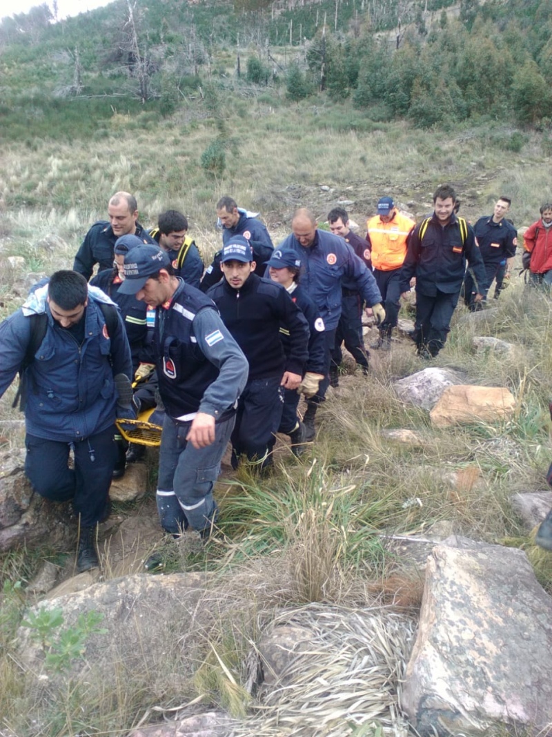 Cerro Ventana - Los Bomberos intervinieron en un descenso en camilla