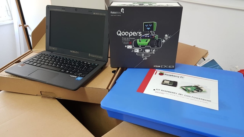 Tornquist - La Escuela Técnica recibió 20 Netbooks y 2 robots