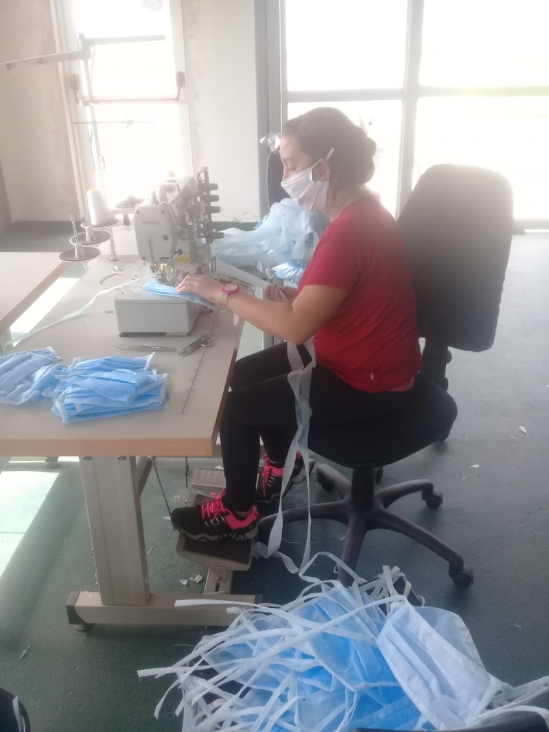 Tornquist - La Cooperativa Textil produce insumos para el área de salud e instituciones