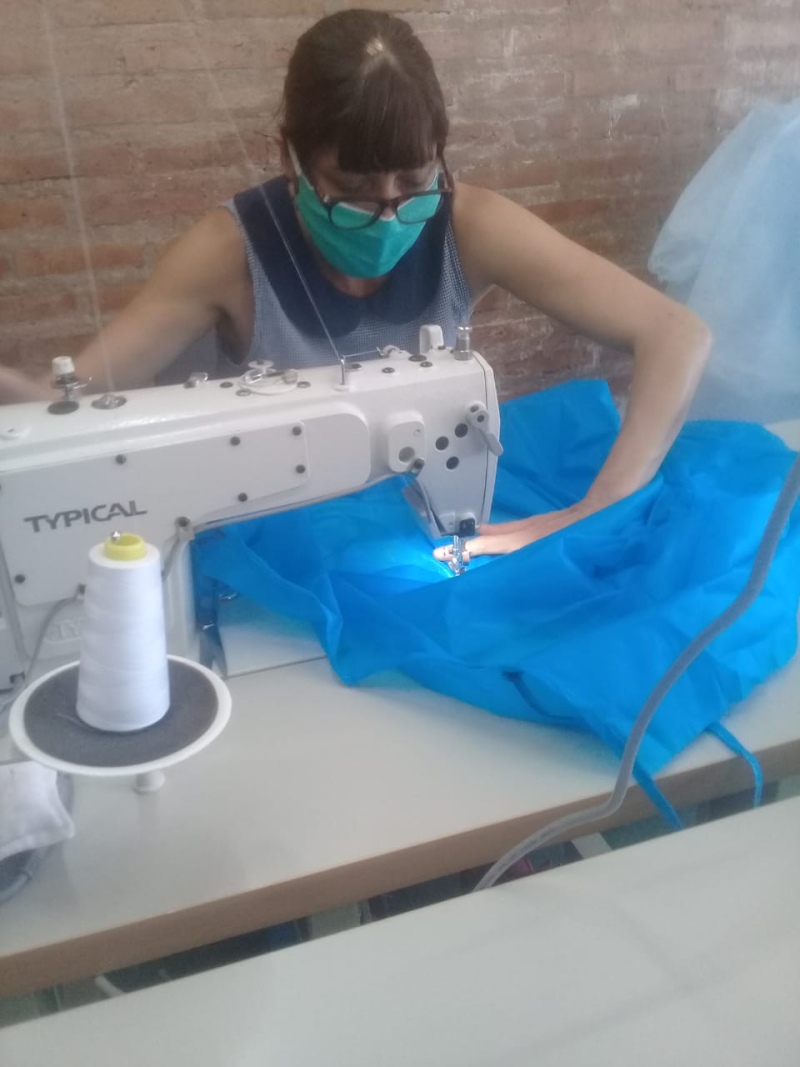 Tornquist - La Cooperativa Textil produce insumos para el área de salud e instituciones
