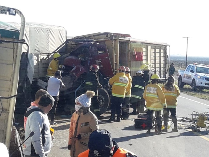 Ruta 33 - Accidente de camiones en el kilómetro 77