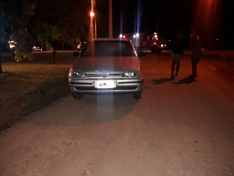 Saldungaray - Este domingo un auto debió ser extraído de una alcantarilla