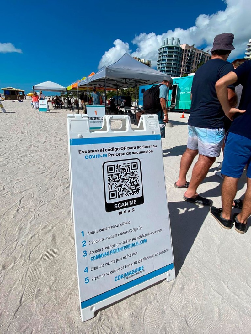 Miami Beach comenzó a vacunar contra el COVID-19 en la playa