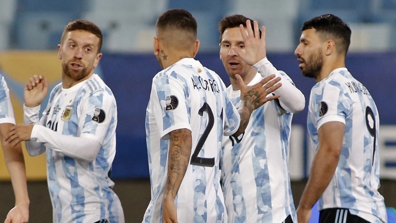 De la mano de un Messi histórico, Argentina goleó a Bolivia y espera afilada los cuartos