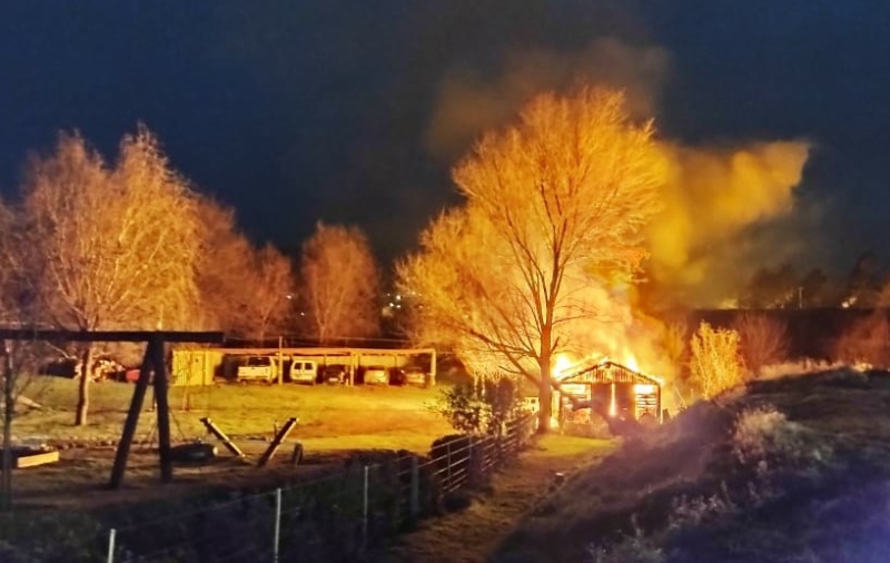 Sierra de la Ventana - Esta mañana se produjo un incendio en un galpón, en cercanías del cuartel de Bomberos