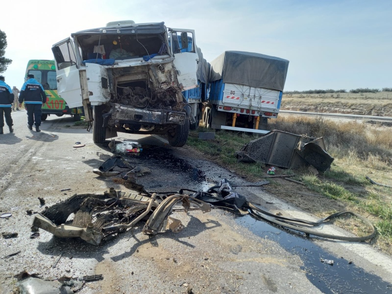 Ruta 33 - Por un accidente entre dos camiones, el tránsito fue interrumpido