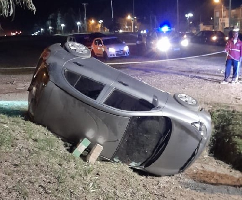 Sierra de la Ventana - Un vehículo cayó a una alcantarilla