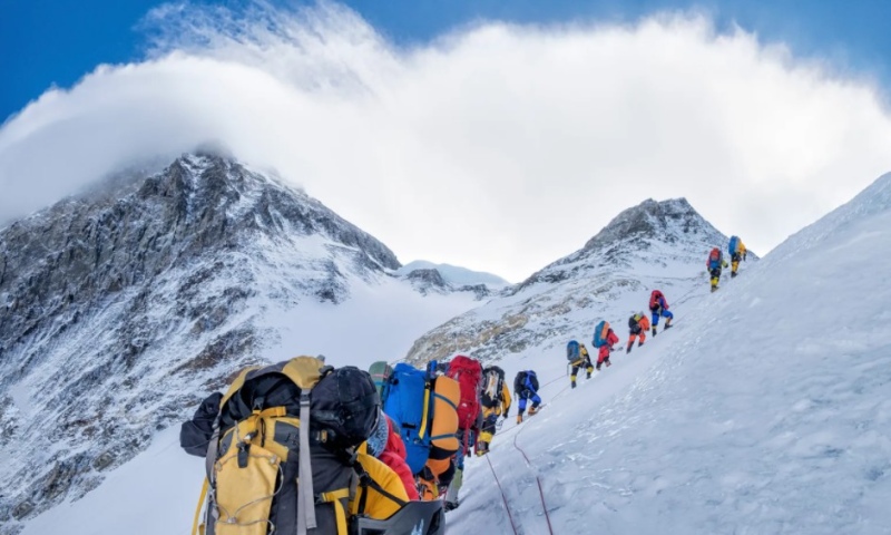El Club Andino Villa Ventana, proyectará la película “Everest” en pantalla gigante