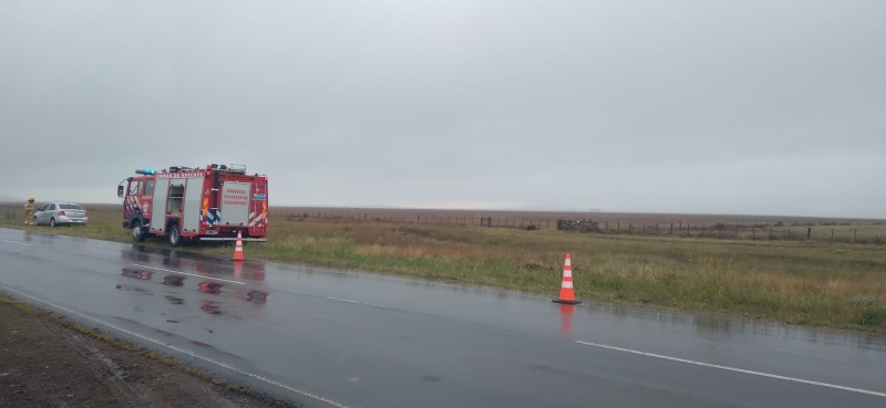 Ruta 51 – Un vehículo sufrió un despiste y terminó volcando