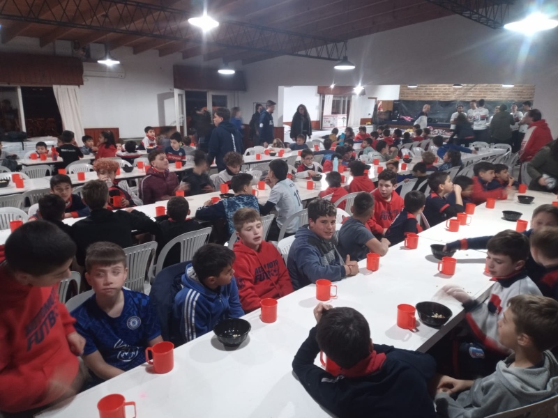 Tornquist - El fútbol de Automoto festejó el "Día de la Niñez"