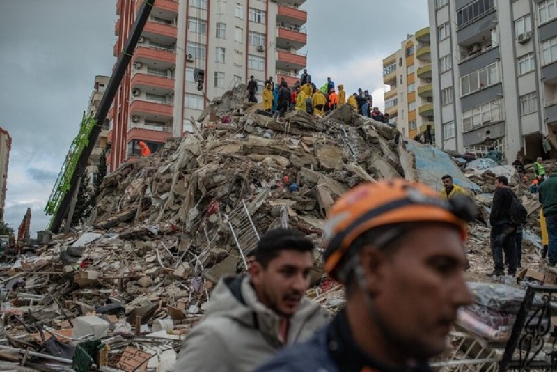 Siria y Turquía: un devastador terremoto dejó más de 3500 muertos y más de 10.000 heridos